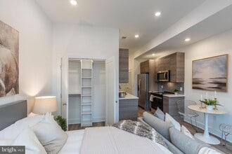 5545 Pulaski Ave, Unit 202 in Philadelphia, PA - Foto de edificio - Building Photo