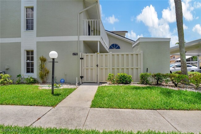 13121 Whitehaven Ln in Ft. Myers, FL - Building Photo - Building Photo