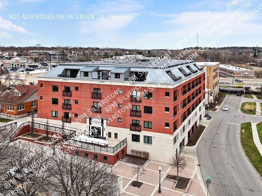 1401 Walnut Blvd in Rochester, MI - Building Photo
