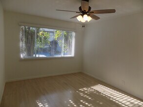 646 S Barrington Ave in Los Angeles, CA - Building Photo - Building Photo