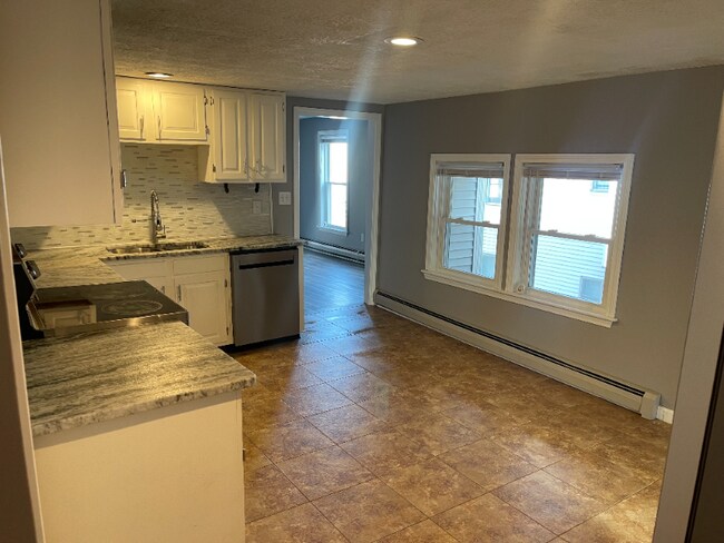 520 Beech St in Manchester, NH - Building Photo - Building Photo