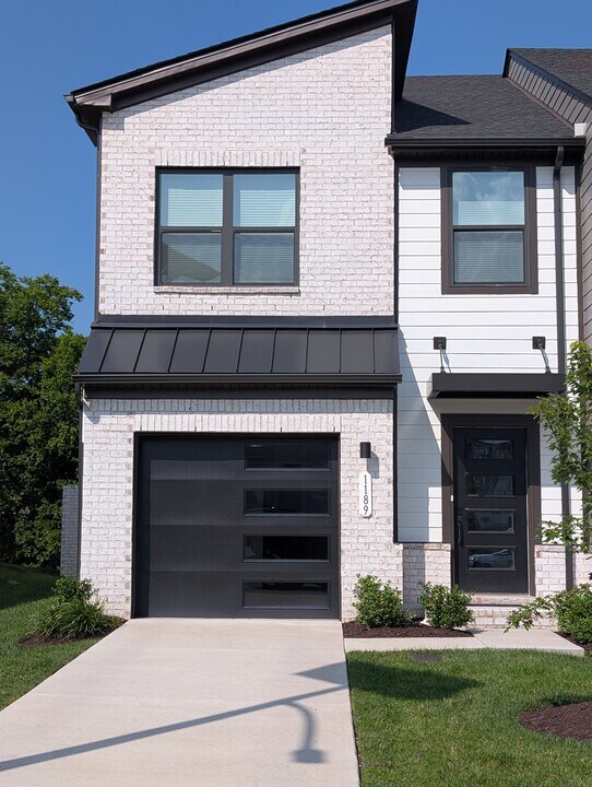1189 Riverbrook Dr in Gallatin, TN - Building Photo