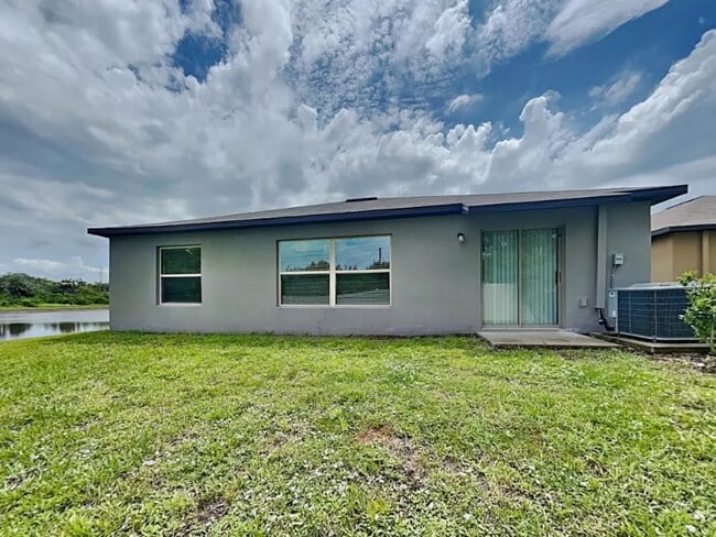 11188 Riley Pines Cir in Gibsonton, FL - Building Photo - Building Photo