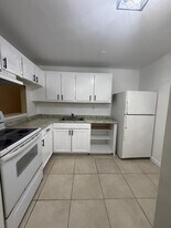 4334 NW 9th Ave in Deerfield Beach, FL - Building Photo