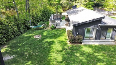 274 Little Fresh Pond Rd in Southampton, NY - Building Photo - Building Photo