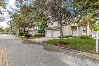 4913 SW 32nd Way in Fort Lauderdale, FL - Building Photo - Building Photo