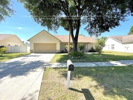 9814 Creek Cross St in Tampa, FL - Building Photo