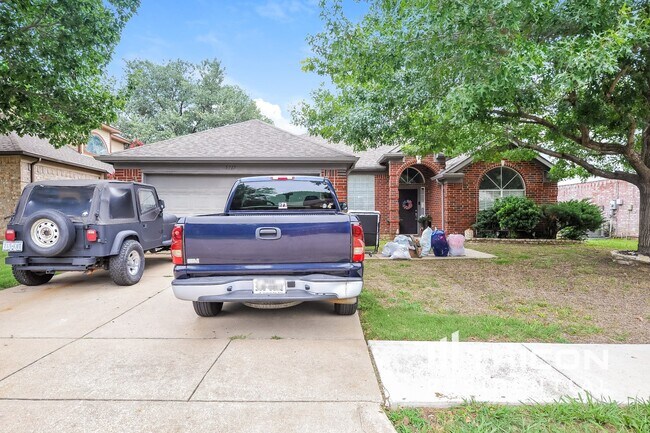 property at 5717 Rockport Ln