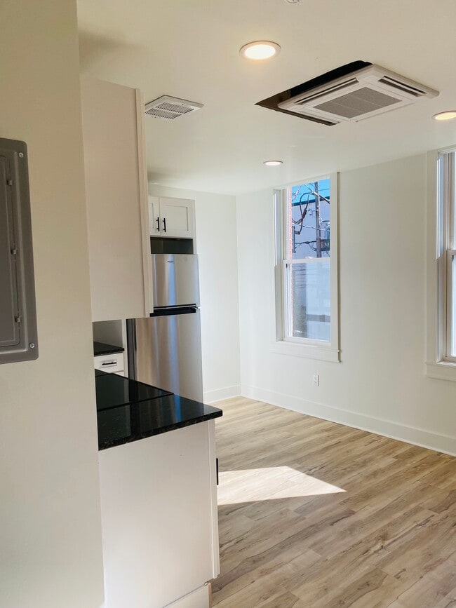 11 E Walnut St in Lancaster, PA - Building Photo - Building Photo