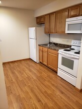 Madison Square Apartments in Waupun, WI - Building Photo - Building Photo