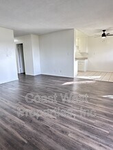 1810 Broadway St in Oceanside, CA - Foto de edificio - Building Photo