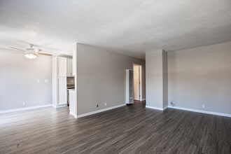 Creekside Terrace in Walnut Creek, CA - Building Photo - Interior Photo