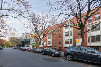 387 Adelphi St in Brooklyn, NY - Building Photo - Building Photo