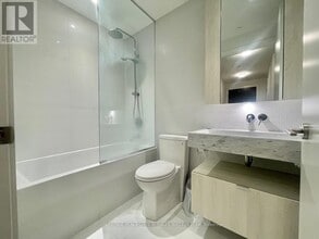 11 Yorkville Ave in Toronto, ON - Building Photo - Building Photo