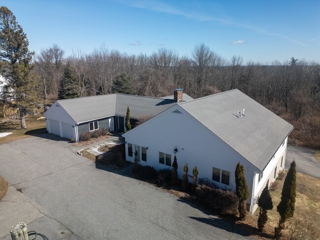 363 Blackstrap Rd in Falmouth, ME - Building Photo - Building Photo