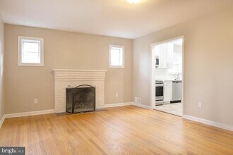 3903 Fairview Dr in Fairfax, VA - Foto de edificio - Building Photo