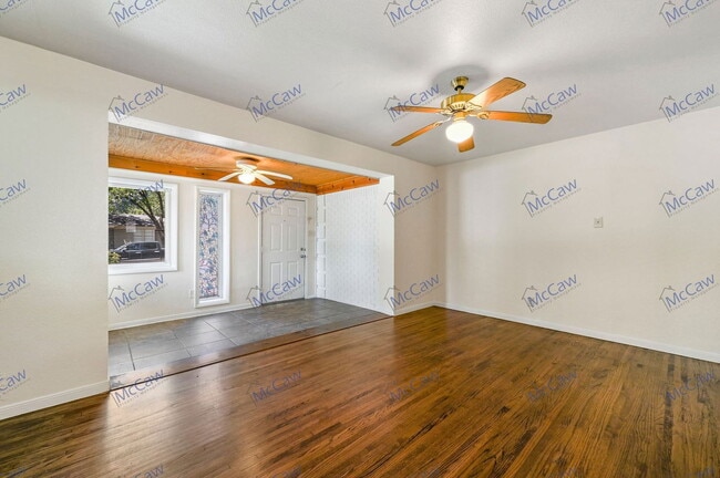 2704 Highwood Dr in Dallas, TX - Building Photo - Building Photo