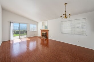 19336 Old Friend Rd in Santa Clarita, CA - Building Photo - Building Photo