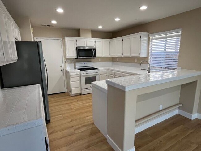 37303 Pinehurst Terrace in Fremont, CA - Building Photo - Building Photo