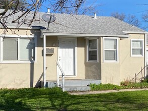 1903 Iris Ave in Sacramento, CA - Building Photo - Building Photo