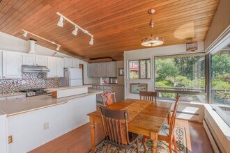 3925 Saratoga Rd in Langley, WA - Building Photo - Building Photo