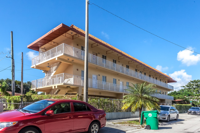 Cadiz House in Miami, FL - Building Photo - Primary Photo