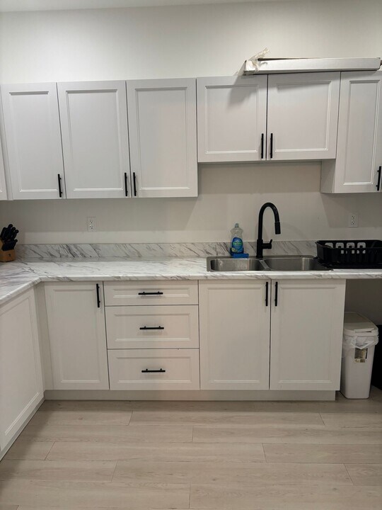 833 Albert Rd in Windsor, ON - Building Photo