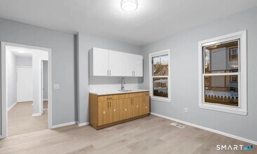 303 Poplar St in Bridgeport, CT - Foto de edificio - Building Photo