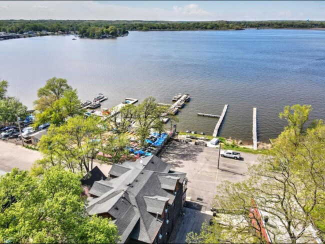 117 Nippersink Blvd in Fox Lake, IL - Building Photo - Building Photo