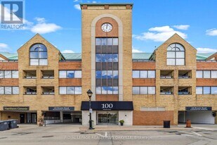 100 Bronte Rd in Oakville, ON - Building Photo