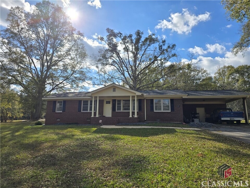 2011 Mars Hill Rd in Watkinsville, GA - Building Photo