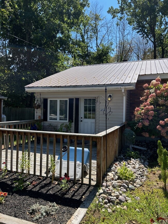 65 Ashdown Rd, Unit A in Ballston Lake, NY - Building Photo - Building Photo