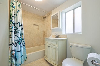 3896 Harney St in San Diego, CA - Building Photo - Building Photo