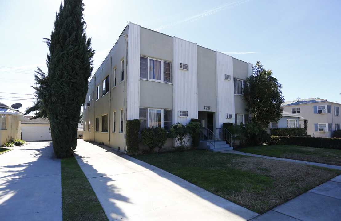 726 W Glenoaks Blvd in Glendale, CA - Building Photo