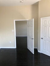 524 23rd St, Unit E in Galveston, TX - Building Photo - Building Photo