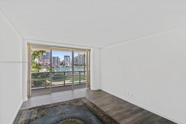 900 Bay Dr, Unit 625 in Miami, FL - Building Photo - Building Photo