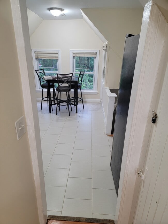 153 S Grove St, Unit Grove Street in East Orange, NJ - Building Photo - Building Photo