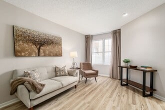 ReVi Worthington Crossing in Columbus, OH - Building Photo - Building Photo