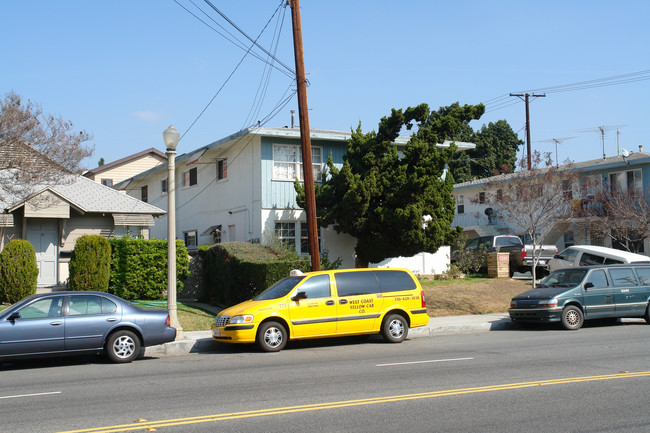 1009 E Chevy Chase Dr in Glendale, CA - Foto de edificio - Building Photo