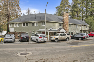 23360 Crest Forest Dr in Crestline, CA - Building Photo - Building Photo