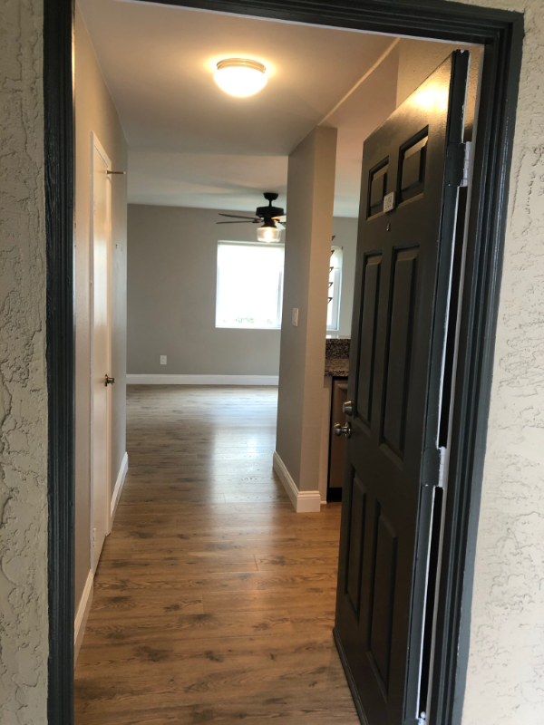 7555 Charmant Dr in San Diego, CA - Building Photo - Building Photo