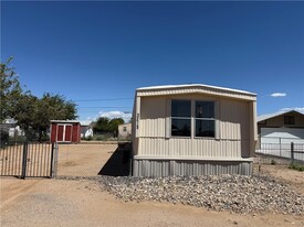 3215 Northfield Ave in Kingman, AZ - Building Photo