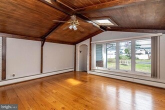 520 Powell Rd in Mount Holly, NJ - Foto de edificio - Building Photo