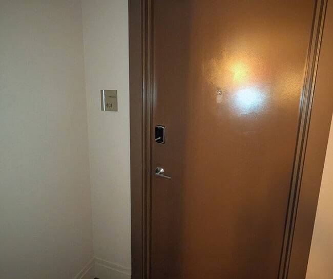 1102 S Eads St in Arlington, VA - Building Photo - Building Photo