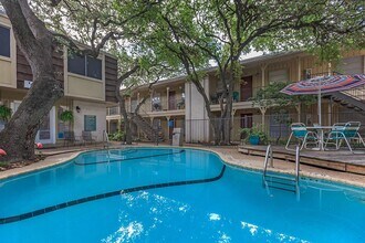 Villa Navarone Apartments in San Antonio, TX - Building Photo - Building Photo