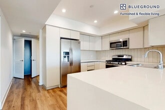 1821 S Bentley Ave in Los Angeles, CA - Foto de edificio - Building Photo