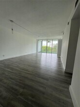 2940 N Course Dr, Unit 509 in Pompano Beach, FL - Foto de edificio - Building Photo