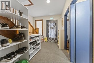 3060 Sandwich St. in Windsor, ON - Foto de edificio - Building Photo