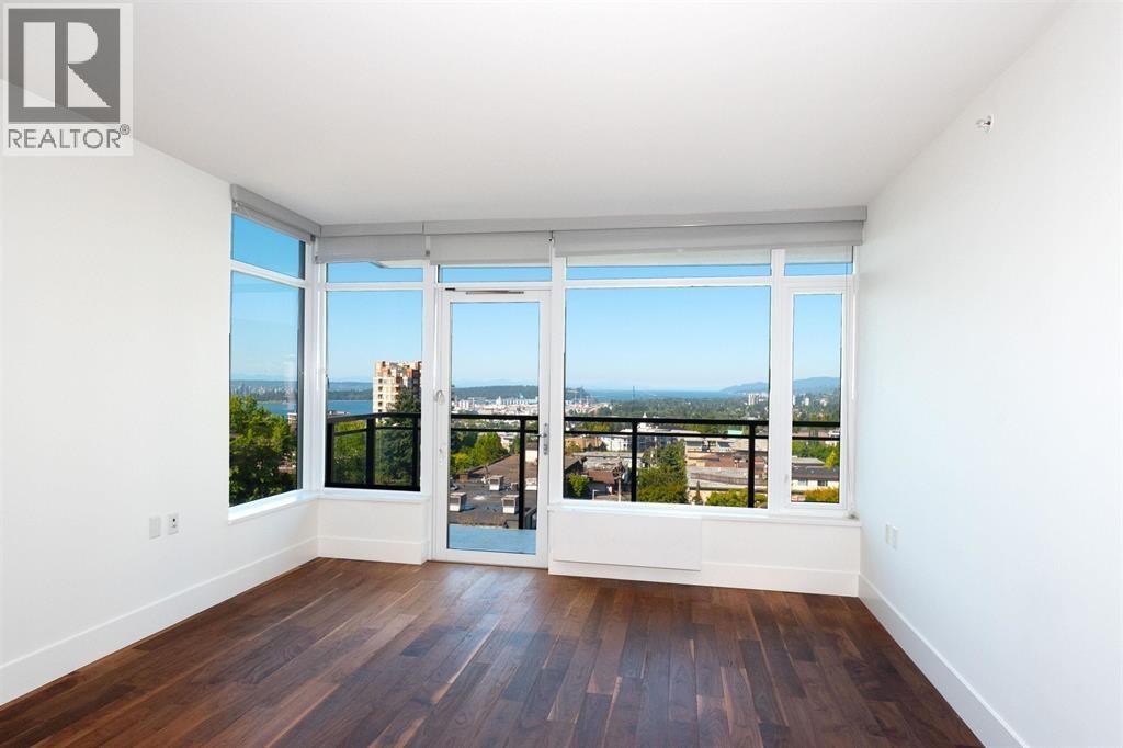 111E 13th St E in North Vancouver, BC - Building Photo