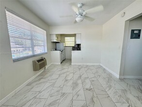 11890 NE 16th Ave in Miami, FL - Building Photo - Building Photo